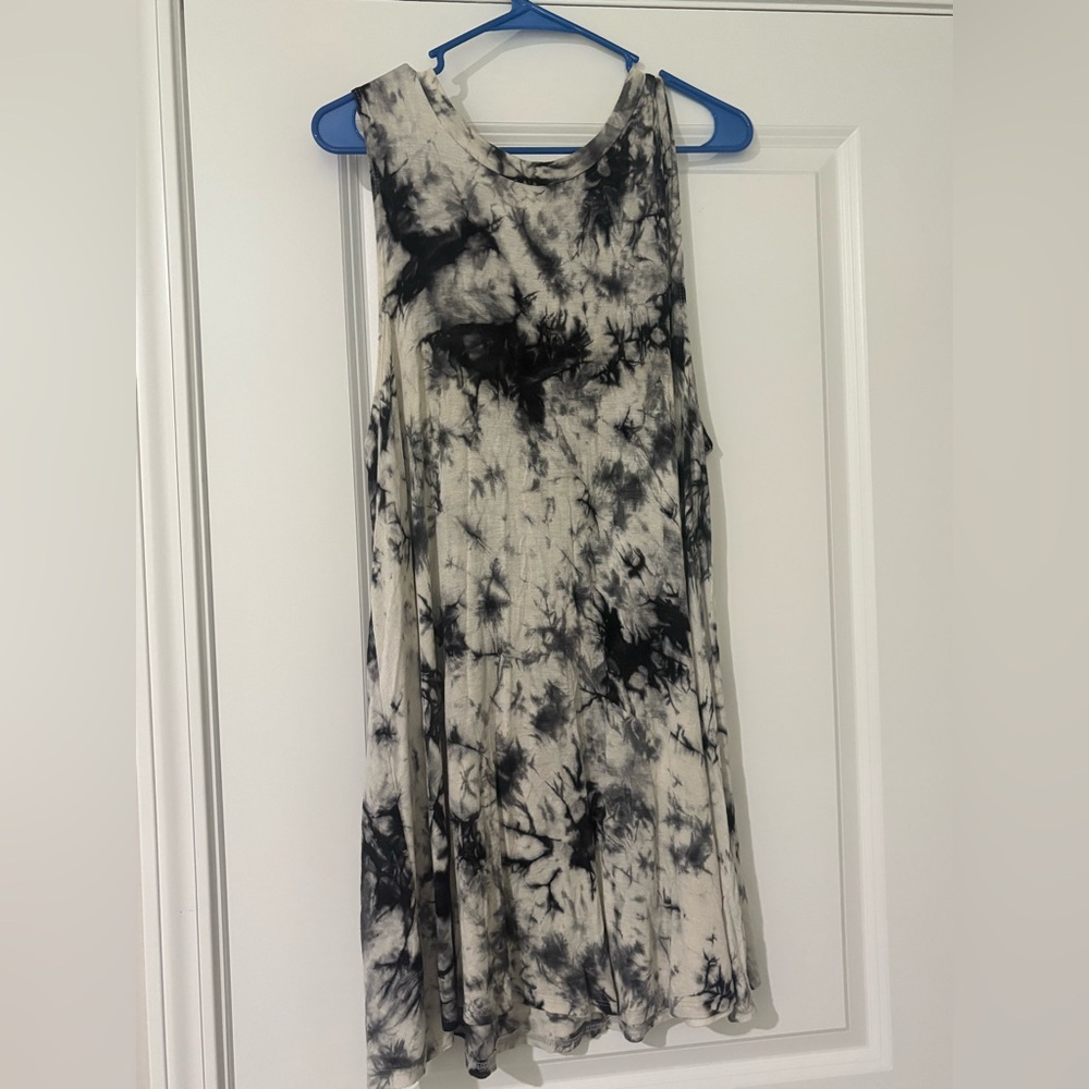 Vestique Black and White Sleeveless Sundress